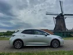 Grijs Gebruikt 2019 Toyota Corolla Style Hatchback | € 18.200 (Eerlijke prijs)