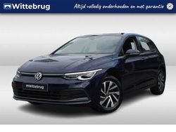 Blauw Gebruikt 2021 VW Golf VIII Style Hatchback | € 23.750 (Goede deal)