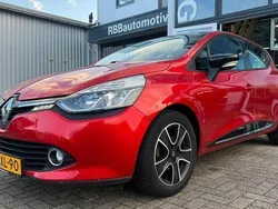 Rood Gebruikt 2013 Renault Clio IV Night&Day Hatchback | € 6.995 (Goede deal)