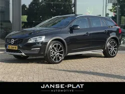 Zwart Gebruikt 2016 Volvo V60 CC Summum Stationwagen | € 19.950 (Eerlijke prijs)