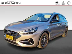 Zilver (grijs metallic) Gebruikt 2022 Hyundai i30 Comfort Stationwagen | € 17.930 (Eerlijke prijs)