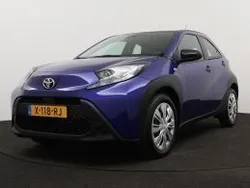 Blauw metallic Gebruikt 2024 Toyota Aygo Play Hatchback | € 20.175 (Goede deal)
