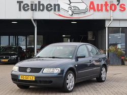Blauw Gebruikt 1999 VW Passat Trendline Sedan | € 895 (Eerlijke prijs)