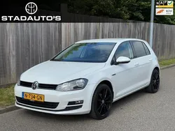 Wit, metallic lak Gebruikt 2016 VW Golf VII LOUNGE Hatchback | € 12.450 (Super prijs)