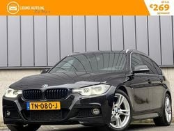 Zwart (metallic) Gebruikt 2018 BMW 318 M Sport Stationwagen | € 18.930 (Eerlijke prijs)