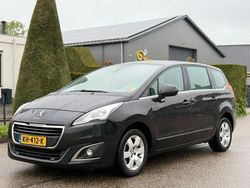 Zwart Gebruikt 2015 Peugeot 5008 MPV | € 4.500