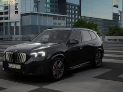 Saphirschwarz Nieuw 2025 BMW iX1 M Sport SUV | € 64.497 (Iets duurder)