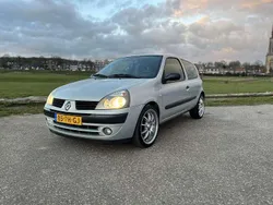 Grijs Gebruikt 2004 Renault Clio II Basis Hatchback | € 1.300 (Eerlijke prijs)