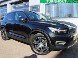 Zwart, metallic lak Gebruikt 2020 Volvo XC40 Inscription SUV | € 31.715 (Eerlijke prijs)