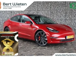 Rood Gebruikt 2019 Tesla Model 3 Performance Sedan | € 23.945 (Eerlijke prijs)