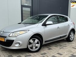 Grijs Gebruikt 2012 Renault Mégane III Dynamique Hatchback | € 4.400 (Eerlijke prijs)