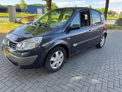 Grijs Gebruikt 2006 Renault Scénic II Luxe MPV | € 999 (Eerlijke prijs)