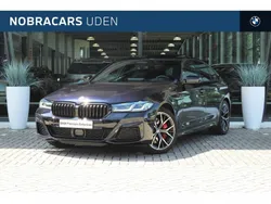 M carbonschwarz (donker zwart metallic) Gebruikt 2022 BMW 520 Comfort Edition Sedan | € 40.950 (Eerlijke prijs)