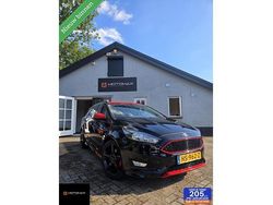 Zwart Gebruikt 2016 Ford Focus ST-Line Stationwagen | € 11.495 (Iets duurder)