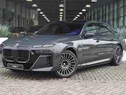 Dravitgrau Nieuw 2025 BMW 750e Executive Sedan | € 169.851