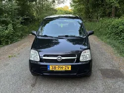 Zwart Gebruikt 2004 Opel Agila Essentia MPV | € 1.400 (Iets duurder)