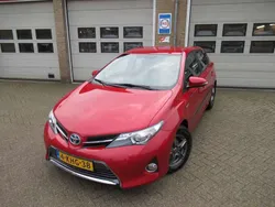 Rood Gebruikt 2013 Toyota Auris Hybrid Hatchback | € 13.950 (Eerlijke prijs)