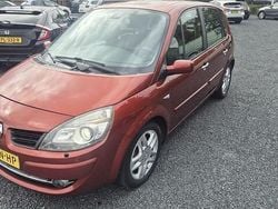 Rood Gebruikt 2008 Renault Scénic II MPV | € 1.999 (Eerlijke prijs)