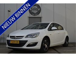 Wit Gebruikt 2013 Opel Astra Selection Hatchback | € 4.950 (Eerlijke prijs)