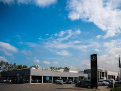 Zwart Gebruikt 2024 Mercedes CLE300 AMG Coupé | € 59.750 (Eerlijke prijs)