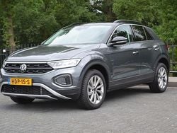 Grijs Gebruikt 2024 VW T-Roc Style SUV | € 31.850 (Goede deal)