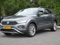 Grijs Gebruikt 2024 VW T-Roc Style SUV | € 33.450 (Goede deal)