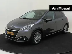 Grijs Gebruikt 2018 Peugeot 208 Signature Sky Hatchback | € 13.940 (Eerlijke prijs)