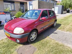 Rood Gebruikt 2001 Renault Clio II Hatchback | € 1.750 (Iets duurder)