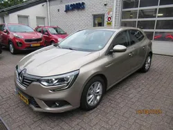 Bruin, metallic lak Gebruikt 2016 Renault Mégane III LIMITED Hatchback | € 10.900 (Eerlijke prijs)