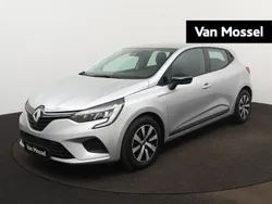 Grijs Gebruikt 2022 Renault Clio V Equilibre Hatchback | € 16.535 (Eerlijke prijs)
