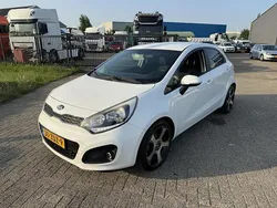Wit Gebruikt 2012 Kia Rio 2 Hatchback | € 3.999 (Eerlijke prijs)