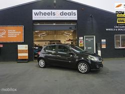 Zwart Gebruikt 2006 Renault Clio II Dynamique Hatchback | € 2.195 (Eerlijke prijs)