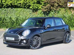 Zwart, metallic lak Gebruikt 2016 Mini Cooper Business Hatchback | € 12.450 (Iets duurder)