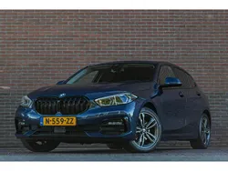 Blauw Gebruikt 2022 BMW 118 Sport Line Hatchback | € 24.950 (Goede deal)