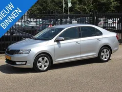 Grijs, metallic lak Gebruikt 2016 Skoda Rapid Joy Hatchback | € 10.950 (Eerlijke prijs)