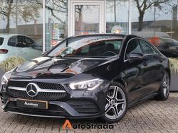 Zwart Gebruikt 2020 Mercedes 180 AMG line Sedan | € 24.900 (Goede deal)