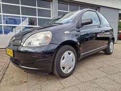 Zwart Gebruikt 2002 Toyota Yaris Verso Sol MPV | € 899
