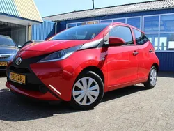 Rood Gebruikt 2017 Toyota Aygo Hatchback | € 7.888 (Goede deal)
