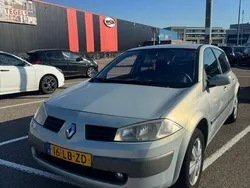 Grijs Gebruikt 2002 Renault Mégane II Luxe Hatchback | € 850 (Eerlijke prijs)