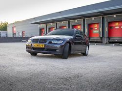 Grijs (metallic) Gebruikt 2008 BMW 318 Executive Stationwagen | € 7.000 (Duur)