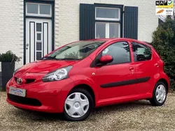 Rood Gebruikt 2006 Toyota Aygo Hatchback | € 2.350 (Eerlijke prijs)