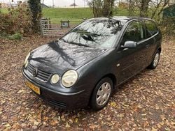 Grijs Gebruikt 2004 VW Polo Highline Hatchback | € 1.200 (Goede deal)