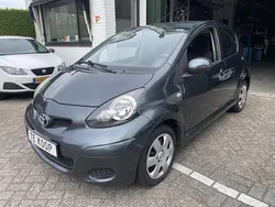 Grijs Gebruikt 2010 Toyota Aygo Hatchback | € 2.999 (Super prijs)
