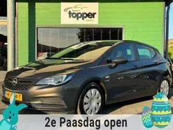 Grijs Gebruikt 2015 Opel Astra Selection Hatchback | € 5.950 (Eerlijke prijs)