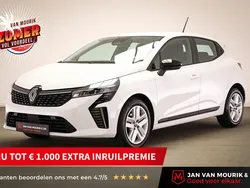 Wit Gebruikt 2024 Renault Clio V Evolution Hatchback | € 20.045 (Eerlijke prijs)
