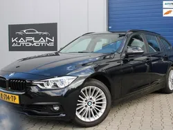Zwart, metallic lak Gebruikt 2017 BMW 318 Executive Stationwagen | € 18.420 (Eerlijke prijs)