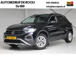 Zwart Gebruikt 2024 VW T-Roc Life SUV | € 26.950 (Eerlijke prijs)