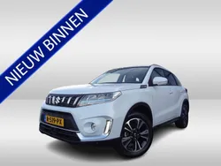 Wit, metallic lak Gebruikt 2022 Suzuki Vitara Style SUV | € 25.945 (Eerlijke prijs)