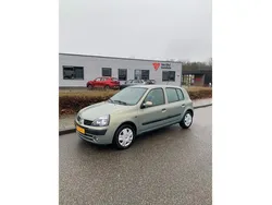 Groen Gebruikt 2002 Renault Clio II Hatchback | € 1.399 (Eerlijke prijs)