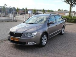 Grijs Gebruikt 2011 Skoda Superb Comfort Stationwagen | € 7.250 (Eerlijke prijs)